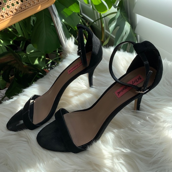 Sz 8.5 Betsy Johnson ankle strap black suede heel - Picture 4 of 6